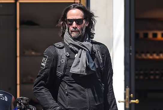 Keanu Reeves comprando anillo de compromiso en L.A...