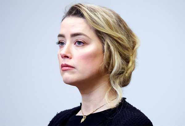 amber heard cambia de compania manejo de crisis