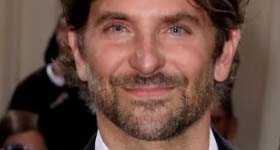 Bradley Cooper irreconocible como Leonard Bernstein en Maestro