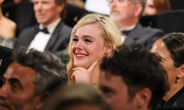 Ellen Fanning reacciona al elogio de Tom Cruise en Cannes