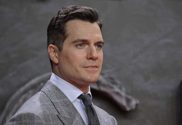 henry cavill publica foto con novia