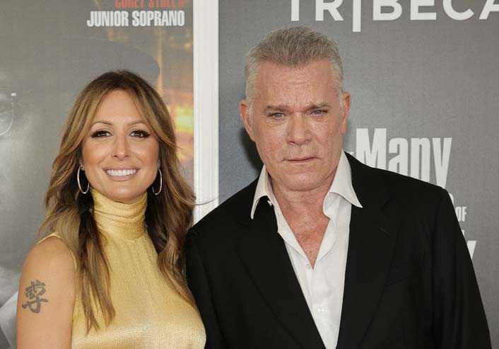 Ray Liotta y su prometida Jacy Nittolo