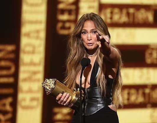 jlo llora recibiendo mtv generation award