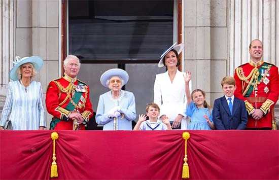 prince louis royal family balcony trooping the colour