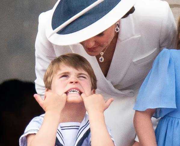 prince louis se roba el show trooping the colour