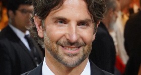 Bradley Cooper tiene nueva pareja Huma Abedin