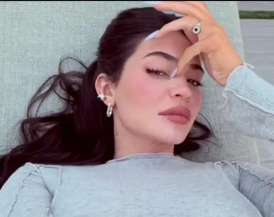 kylie jenner publica emojis de baby