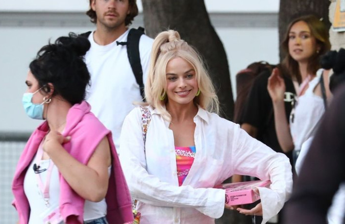 Margot Robbie cumplió 32 a lo Barbie