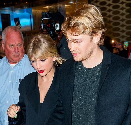 Taylor Swift se comprometió con Joe Alwyn en secreto