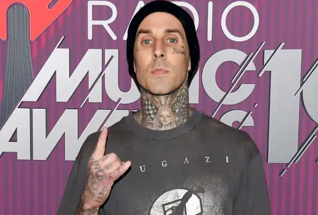 Travis Barker mucho mejor tras sufrir pancreatitis