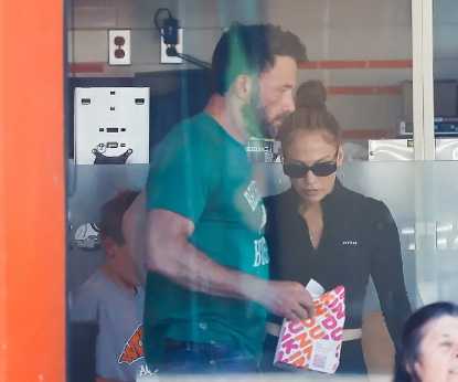 JLo y Ben comprando donuts