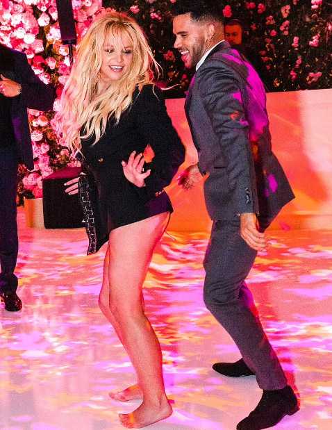 britney bailando bikini boda