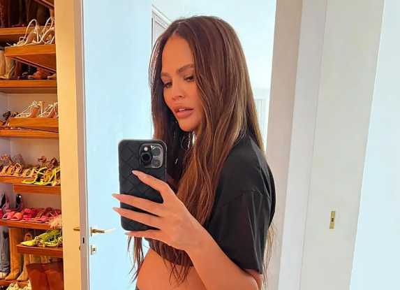 Chrissy Teigen anuncia embarazo 2 años después de su pérdida