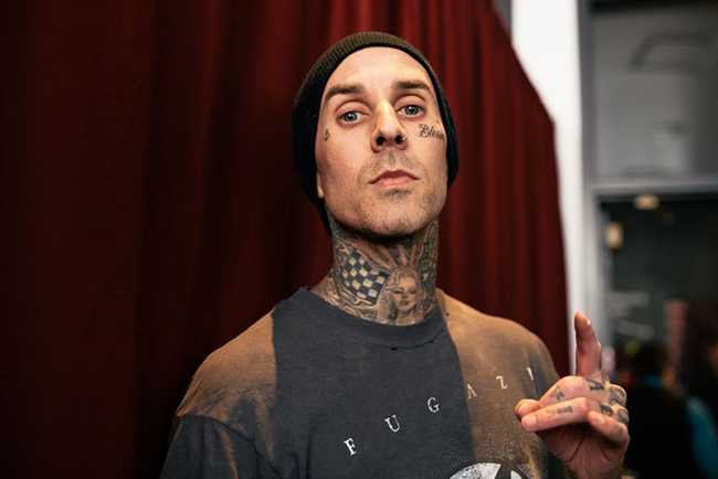 Travis Barker enfermo de nuevo