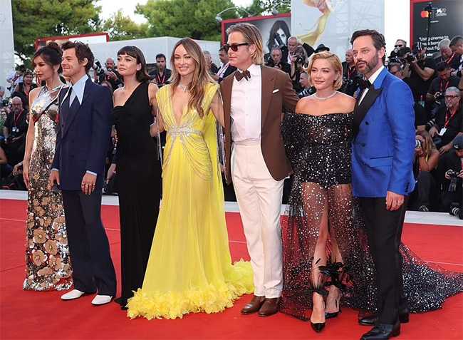 Florence Pugh en la red carpet de DWD en el Festival de Venecia