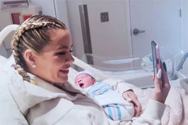 khloe presenta baby boy