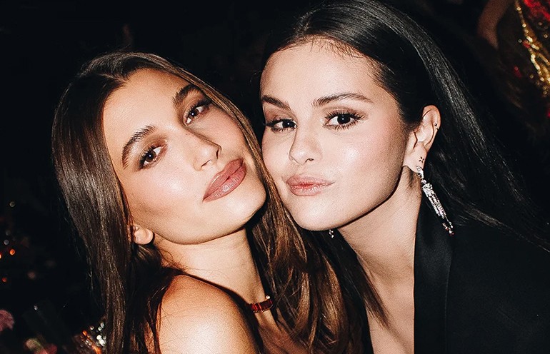 Selena Gomez y Hailey Bieber posan juntas