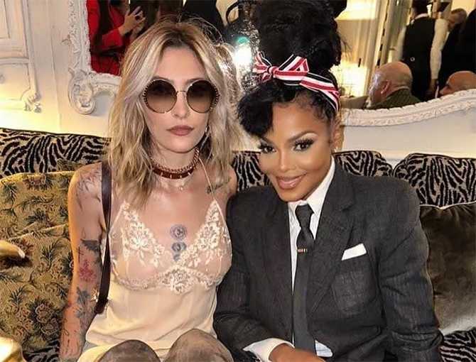 Paris Jackson con su tía Janet Jackson en el Paris Fashion Week