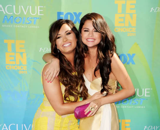 demii lovato selena gomez teen choice 2011