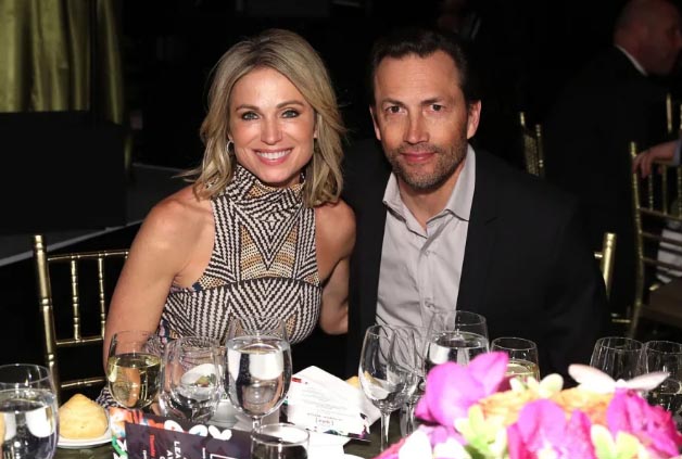 Andrew Shue borró fotos de su esposa Amy Robach tras escándalo