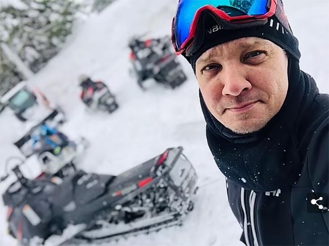 Jeremy Renner sufre grave accidente de nieve