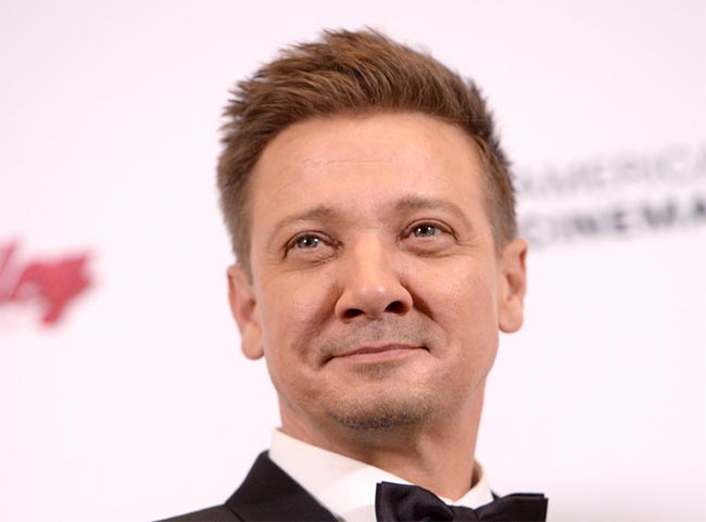 Jeremy Renner trataba de salvar a su sobrino del quitanieves