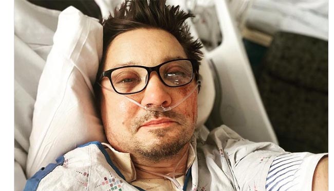 jeremy renner selfie hospital