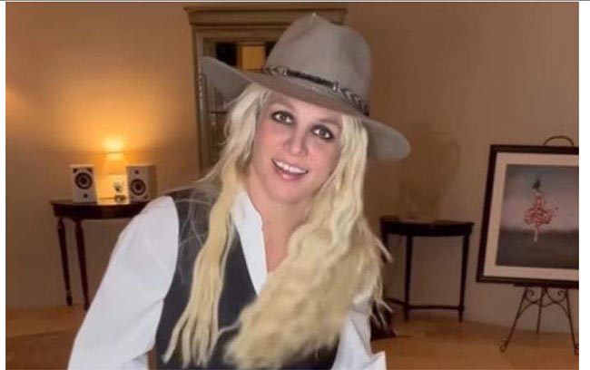 britney insta hat