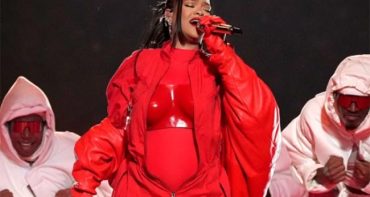 Rihanna se presentó embarazada en el Super Bowl Half Time