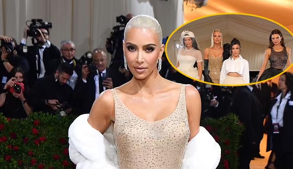Kim Kardashian y sus hermanas fuera del Met Gala 2023