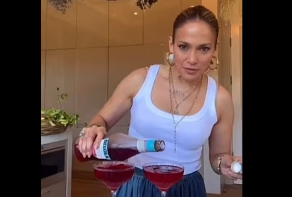 jlo promociona delola