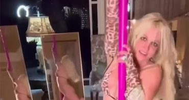 Britney Spears baila como stripper en el pole dance