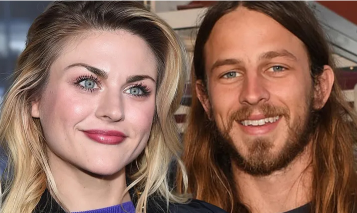 frances bean cobain se caso riley hawks