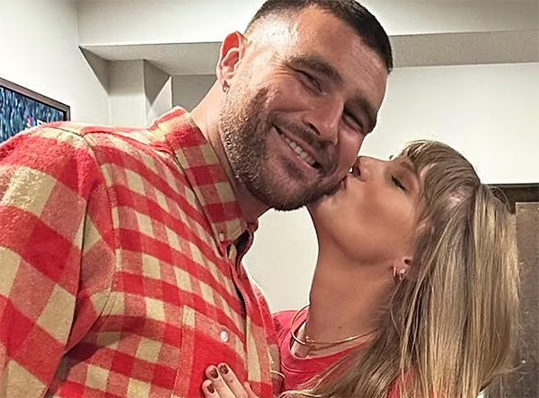 Taylor Swift besa a Travis Kelce en una nueva pic para Instagram