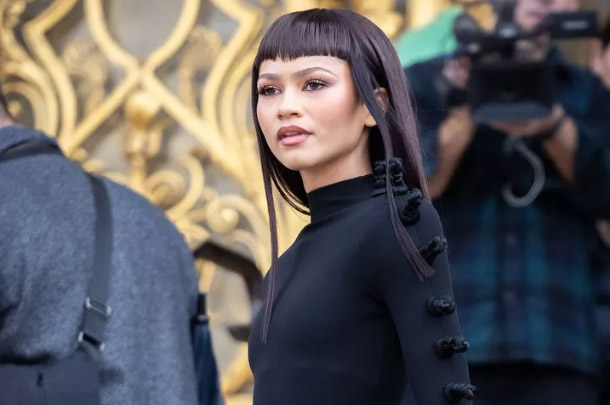 Zendaya en el show de Schiaparelli en el Paris Fashion Week