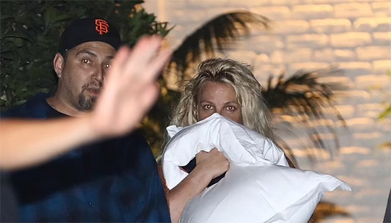 Britney sufre una crisis llaman a los paramedicos pero ella dice que todo es falso