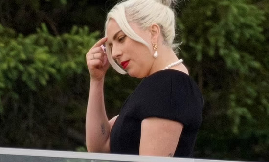 Lady Gaga niega embarazo luego que le ven pancita