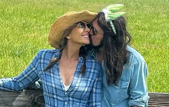 Elizabeth Hurley y Billy Ray Cyrus son pareja!! WTF?
