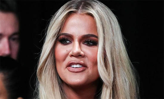 Khloe Kardashian lo hizo de nuevo foto mega editada de su podcast