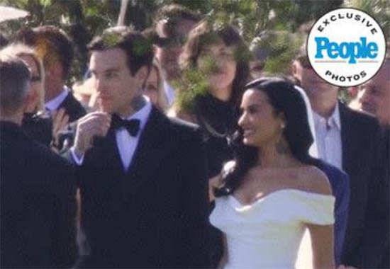 Demi Lovato se veia hermosa en su boda con Jordan Jutes Lutes!!