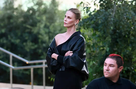 Charlize Theron criticó la boda de Jeff Bezos y Lauren Sánchez