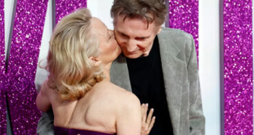 Pamela Anderson y Liam Neeson en la premier de The Naked Gun en Londres