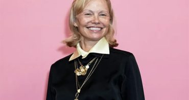 Pamela Anderson cambió su famoso look rubio