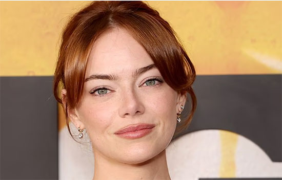 Emma Stone bellísima en la premier de Bugonia en NYC