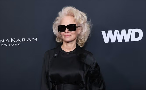 Pamela Anderson a lo Miranda Priestly Pamela Anderson a lo Miranda Priestly
