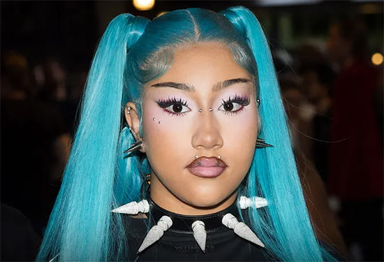 North West mostró sus piercings en el Paris Fashion Week 2026
