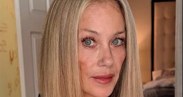 Christina Applegate aparece con nuevo look tras salida del hospital