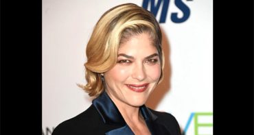 Selma Blair arrestada por morder a una aeromoza y tratar de abrir la puerta del avión